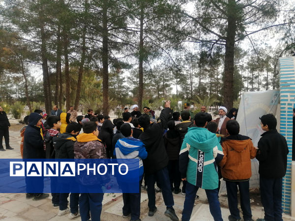 غبارروبی مزار دانش‌آموز شهید «حیدر رضایی» در قم