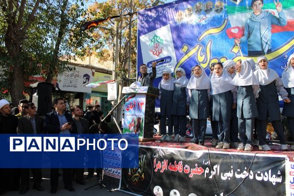 جوشش حماسه در گام های کوچک دانش آموزان امروز سفیران فردا