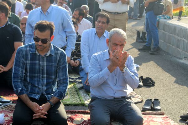 بندرعباسی‌ها توفیق یک ماه عبادت را در نماز عید فطر به شکرانه نشستند