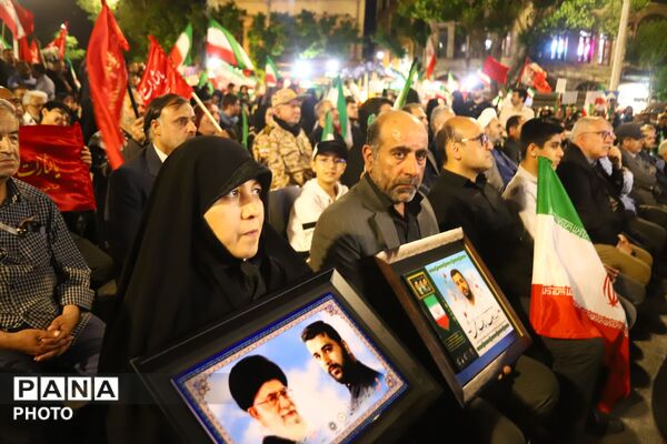 بازتاب حضور گسترده جامعه فرهنگی تبریز در سالگرد شهدای دفاع مقدس ۱۲روزه