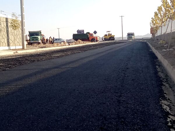 آغاز عملیات آسفالت ریزی در روستای درخت سنجد 