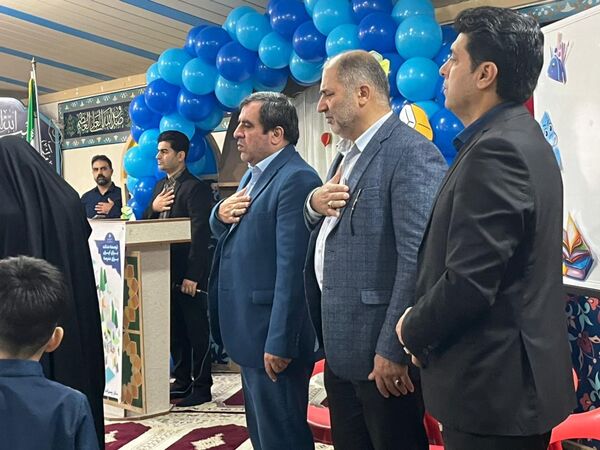 نواختن زنگ شکوفه‌ها در دبستان شاهد پسران شهرستان محمودآباد