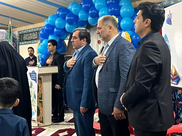 نواختن زنگ شکوفه‌ها در دبستان شاهد پسران شهرستان محمودآباد