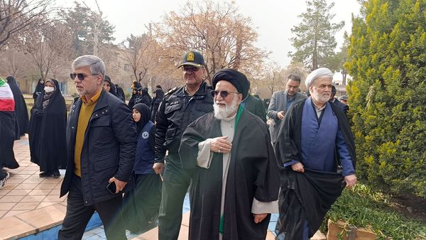 اجتماع مردم بصیر و انقلابی نیشابور در آغاز دهه فجر