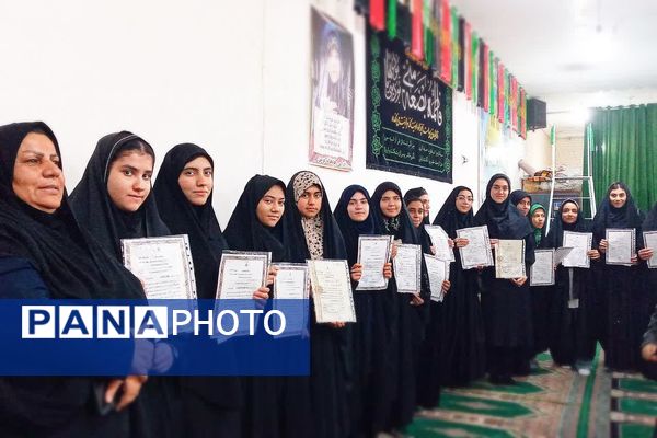 محفل انس با قرآن و آیین تجلیل از دانش‌آموزان برتر مسابقات قرآن در شهرستان باشت