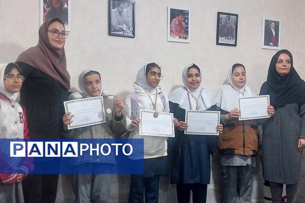 رقابت فکری دانش آموزان شهرستان قدس در مسابقات شطرنج دانش‌آموزی 