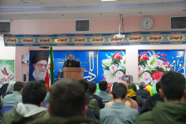  جشن ستارگان برای دانش‌آموزان رتبه‌های ‌اول تا سوم علمی در دبیرستان شاهد صارمیه ۶