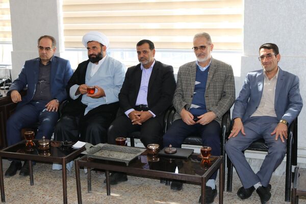 جشن عاطفه‌ها در مدرسه بزرگمهر مرند
