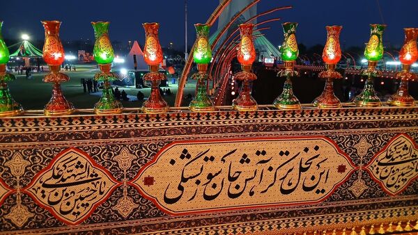 شکوه سوگ در میدان آزادی