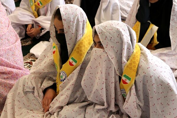 اقامه نماز جماعت در اردوی طرح تمشک در اردبیل