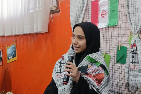 جشن یاوران انقلاب در دبیرستان محبی نیشابور 