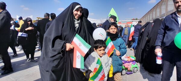 حضور پرشور مردم اصفهانی در راهپیمایی ۲۲بهمن 