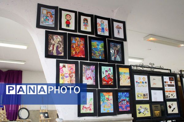 نمایشگاه آثار هنرجویان هنرستان فنی‌وحرفه‌ای دخترانه آفرینش پردیس