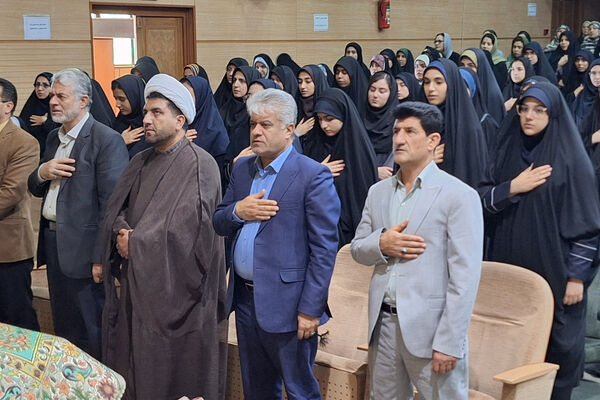 تقدیر از چهره های روشن در محفل ایمان 