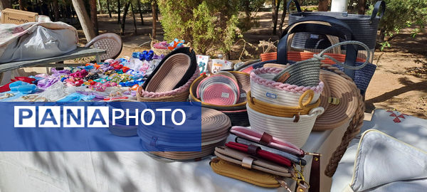 نمایشگاه محصولات دستی بانوان در بوستان نرگس قم