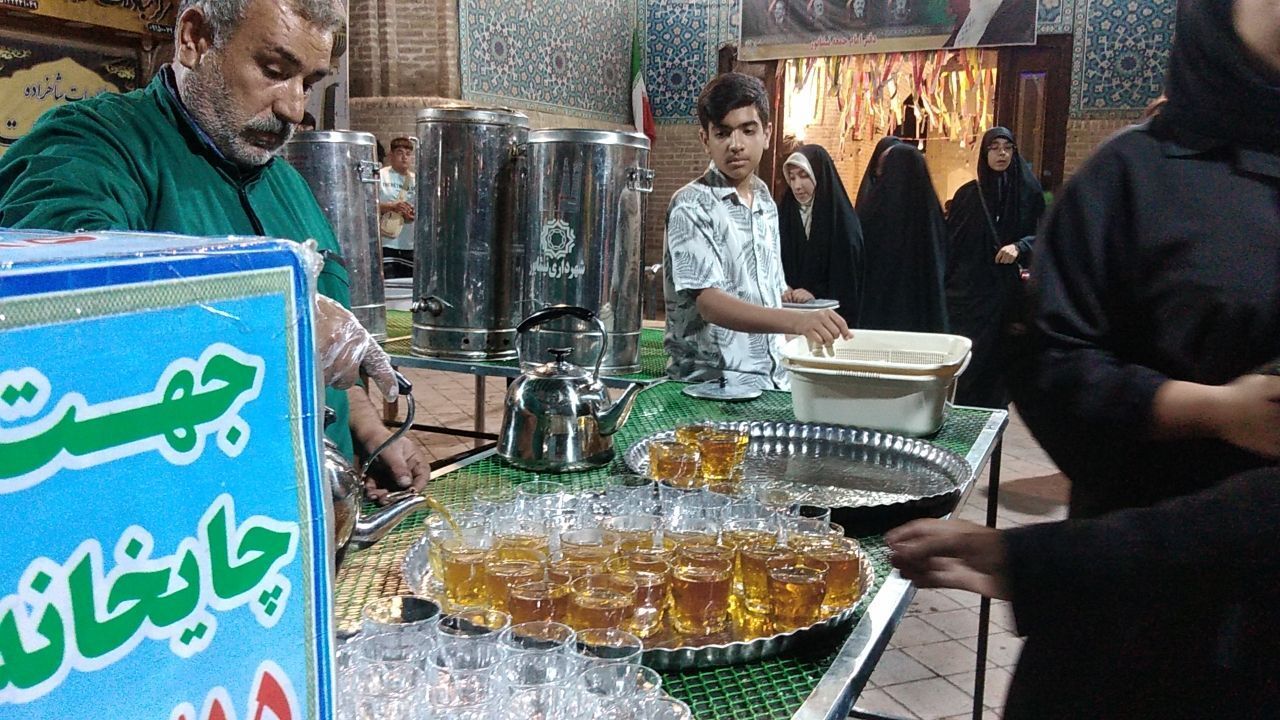 چایخانه فاطمه الزهرا(س) در هفتادونهمین شب از اجتماعات مردمی در مسجدجامع نیشابور