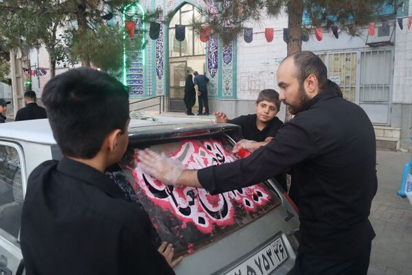 خادمی نوجوانان در عزاداری سید و سالار شهیدان در مشهد