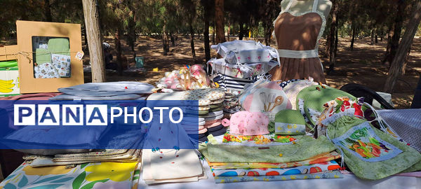 نمایشگاه محصولات دستی بانوان در بوستان نرگس قم