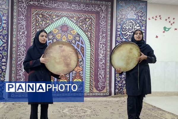 برپایی نمایشگاه هنرهای دست‌ساز در مدرسه فرهنگ قرچک