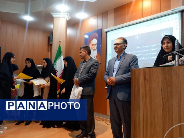 اختتامیه جشنواره سفیران سلامت،یاریگران زندگی ونوجوان سالم دردبیرستان دوره اول آرمینه مصلی نژاد