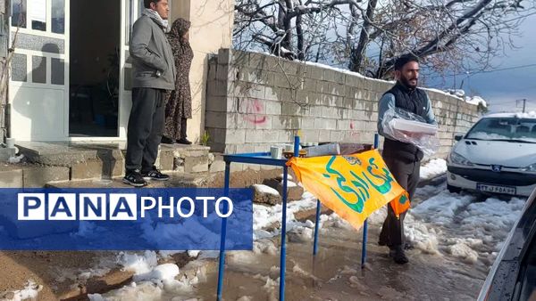 رقص دانه‌های برف در آسمان خاتم؛ شور و هیجان کودکان