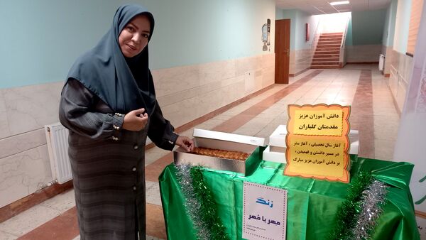 نواختن زنگ نماز با شعار «مِهر با مُهر» در مدارس شهرستان ملارد همزمان با آغاز سال تحصیلی