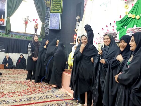 تجلیل از مادران شهید روستا در آیین روز مادر حسینیه علی اکبری فدافن 