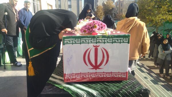 حضور پرمهابت شهید گمنام به مدرسه حضرت زینب صدرا و گرامیداشت مراسم پرچم‌گردانی امام حسین(ع) در هشتگرد