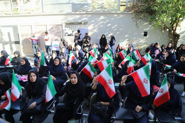 نواختن زنگ آغاز سال تحصیلی با حضور وزیر دادگستری 