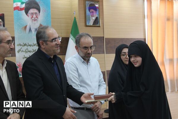 تجلیل از حافظان قرآن کریم در مرند با حضور مسئولان آموزش و پرورش