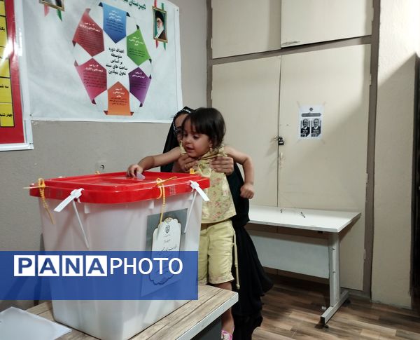 حضور مردم حاجی‌آباد در دور دوم انتخابات ریاست‌جمهوری