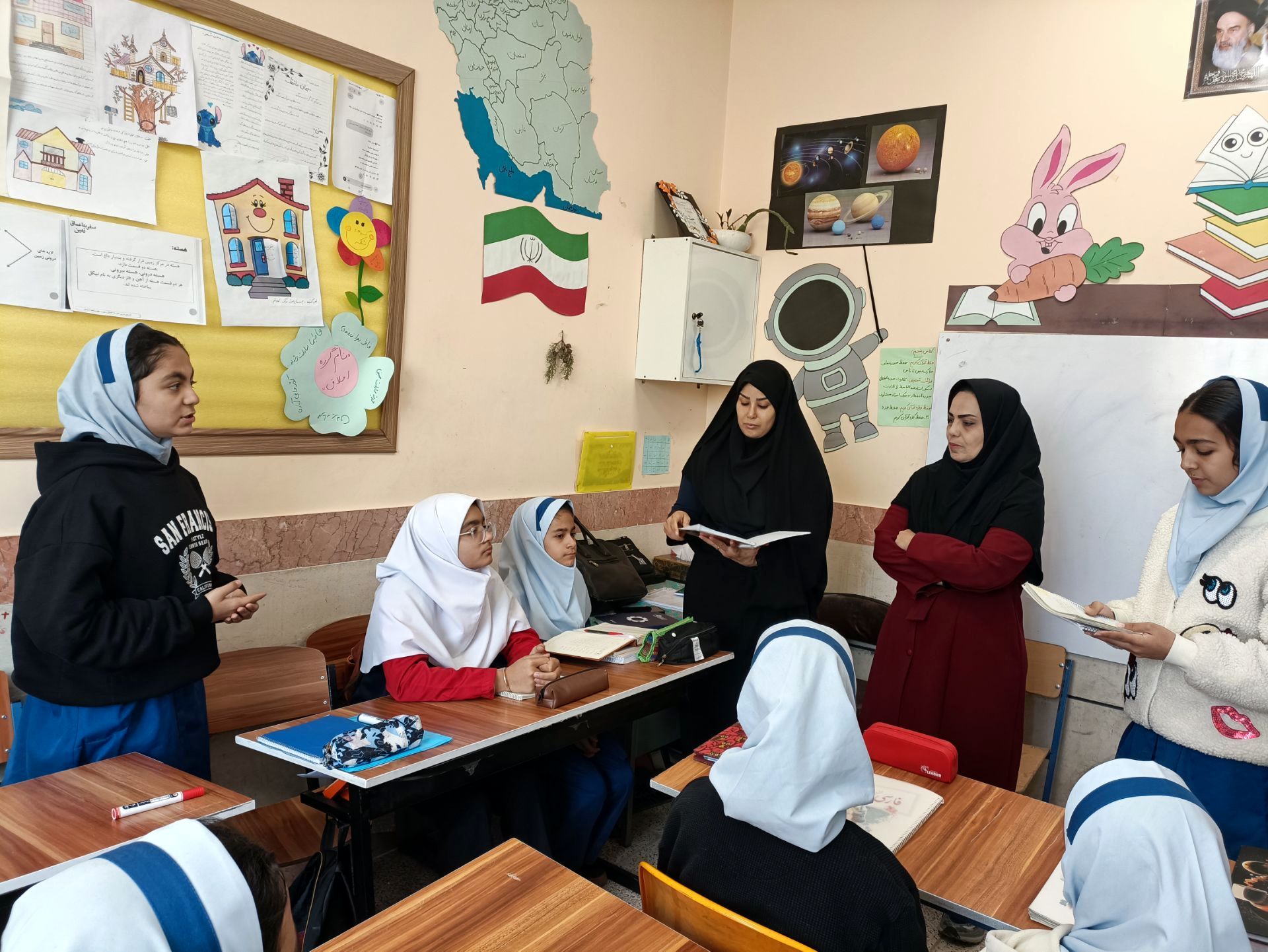 بازدید و ارزیابی مسئولان آموزش پرورش از دبستان زنده  یاد امینی پور