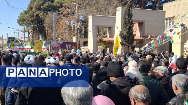 خروش مردم دامغان در راهپیمایی ۲۲ بهمن