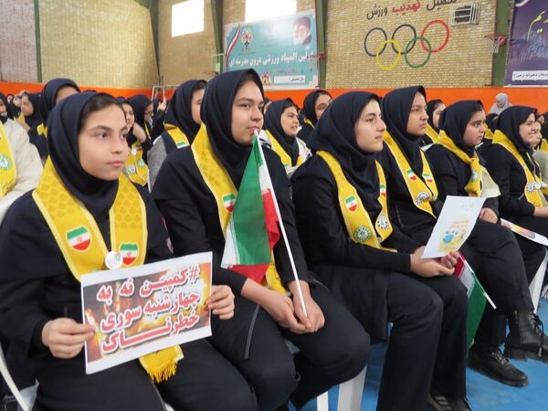 همایش پیشگیری از آسیب‌های چهارشنبه سوری در دبیرستان نرجس بجنورد