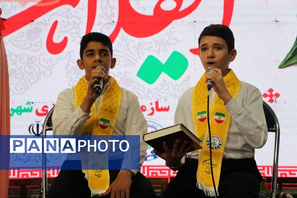 هم‌سرایی هزار نفری دانش‌آموزان یاور انقلاب در اسلامشهر