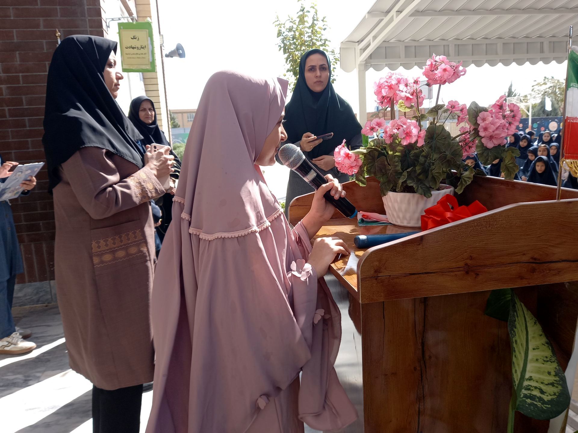 زنگ ایثار در دبستان فرهنگ مرحوم فرازمند نواخته شد