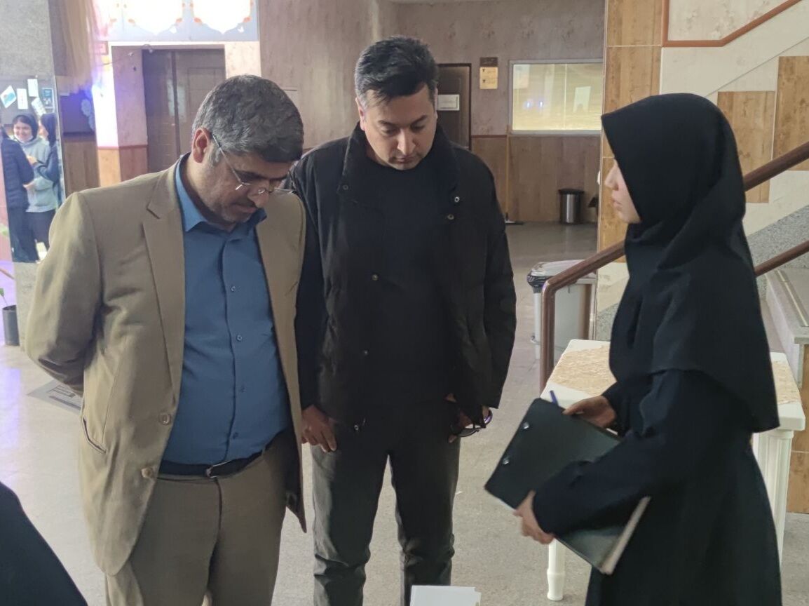 بازدید معاون پرورشی و تربیت بدنی ناحیه سه از دبیرستان مصلی‌نژاد ام البنین 