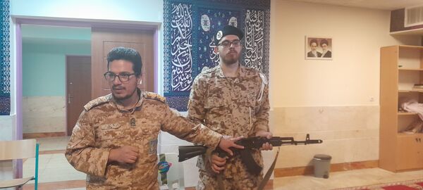 آموزش عملی آمادگی دفاعی در دبیرستان فرزانگان استعداد درخشان ملارد