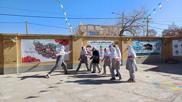 بازی‌های بومی محلی در دبستان دخترانه شاهد نرگس جاجرم