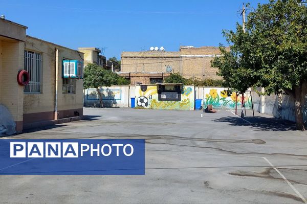 بچه‌ها پای کار زیبا سازی مدارس کم برخوردار در راستای عدالت آموزشی 