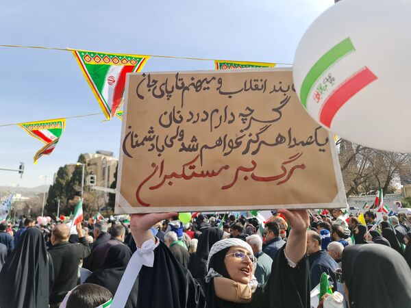 جلوه‌ای از وحدت و همدلی در راهپیمایی ۲۲ بهمن