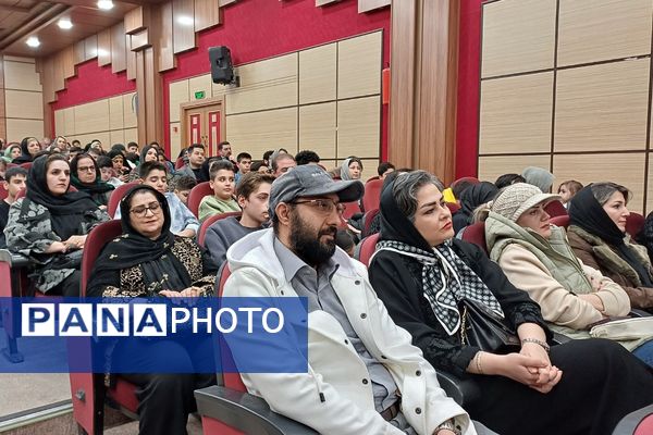 تقدیر از دانش‌آموزان دبیرستان هیات امنایی البرز در اردوگاه استانی شهید محمد منتظری شهریار 