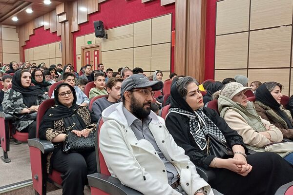 تقدیر از دانش‌آموزان دبیرستان هیات امنایی البرز در اردوگاه استانی شهید محمد منتظری شهریار 