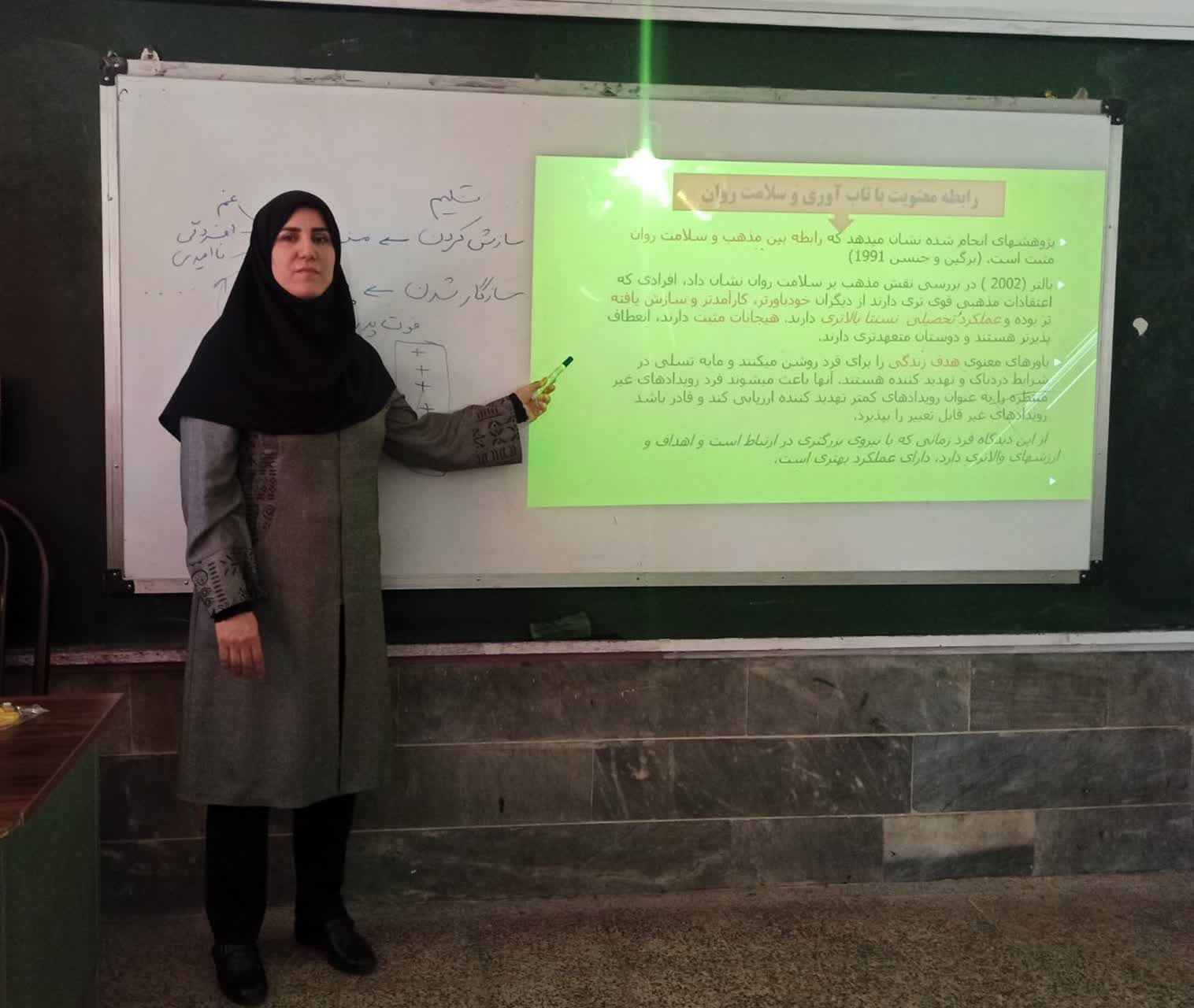 همدلی و انگیزه‌سازی ویژگی مهم مشاور مدرسه است