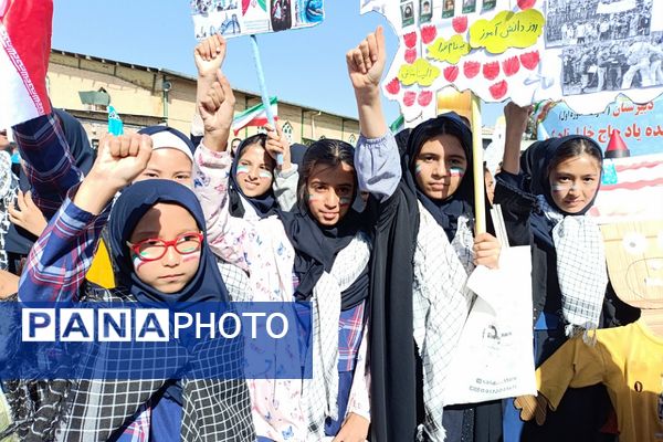 حضور پرشور دانش‌آموزان فشافویه در راهپیمایی ۱۳ آبان