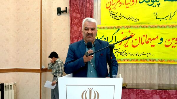 حضور مسئولان آموزشی در بن برای گفت‌وگو دربارهٔ مسائل مدارس با اولیا