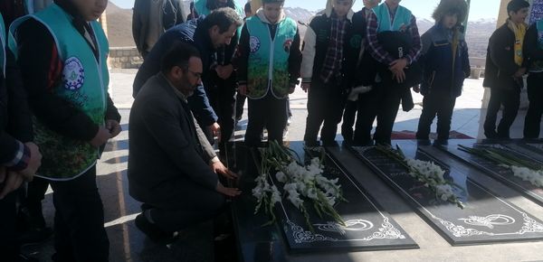 غبارروبی گلزار شهدا 