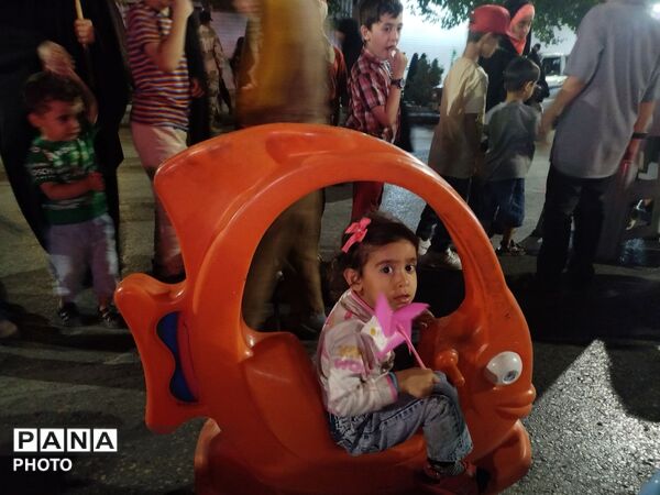 موکب فرهنگیان شبی دیگر در کنار کودکان