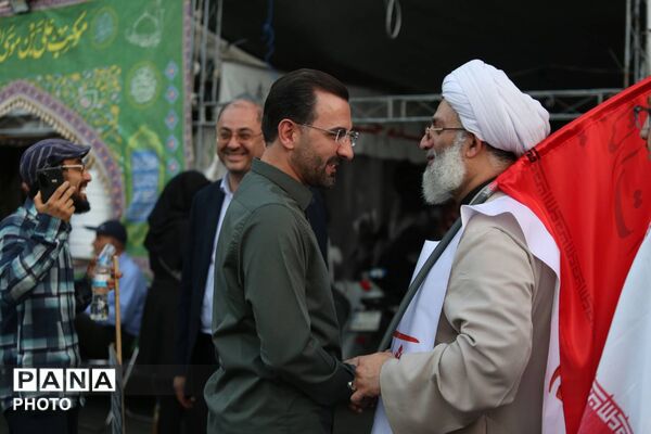 مراسم تجدید بیعت کفن پوشان ورامین با رهبر معظم انقلاب در میدان فلسطین و رواق کشوردوست