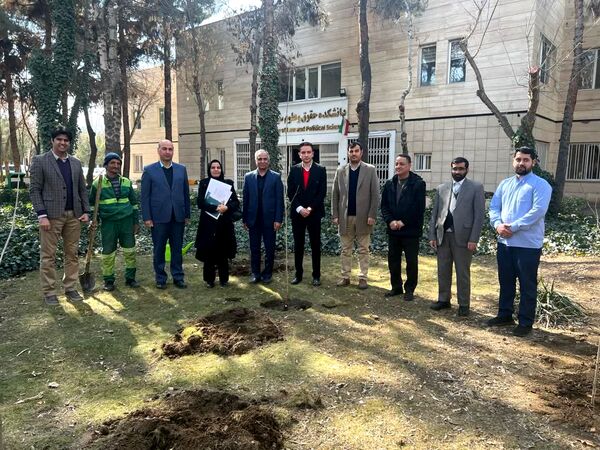 دانشگاه سبز می‌اندیشد